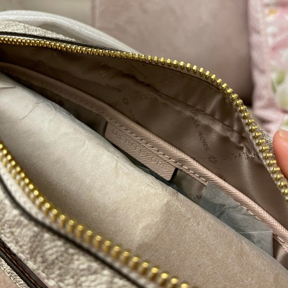 Michael Kors jet set crossbody with chain NWT - Picture 4 of 6